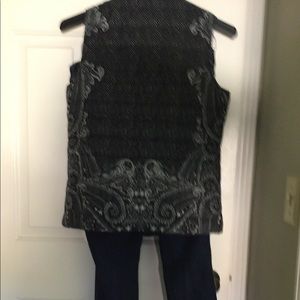 Beautiful comfie vest.